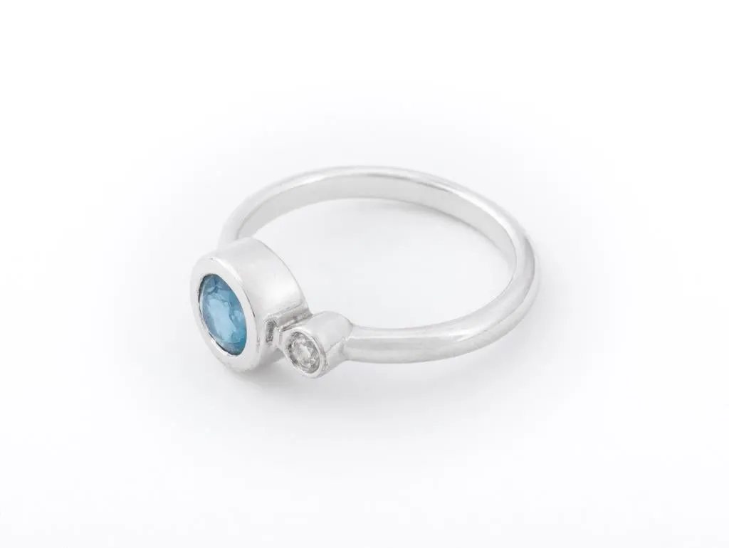 18K White Gold Aquamarine Diamond Ring