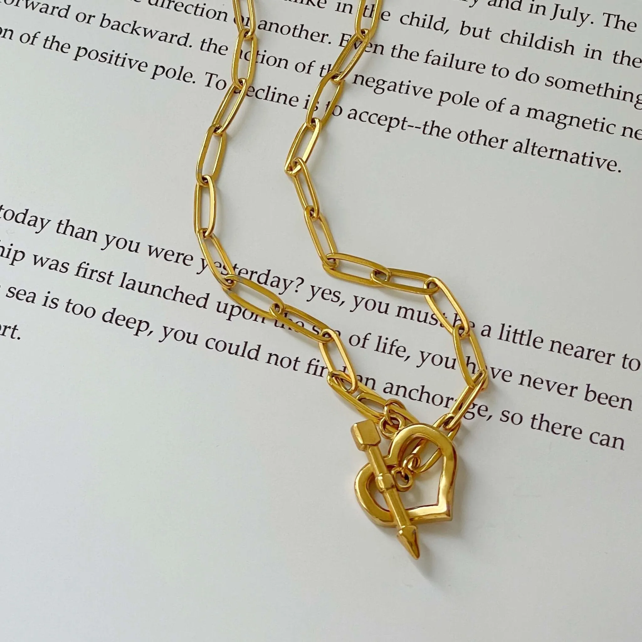 Love Toggle Paperclip Necklace (Gold)