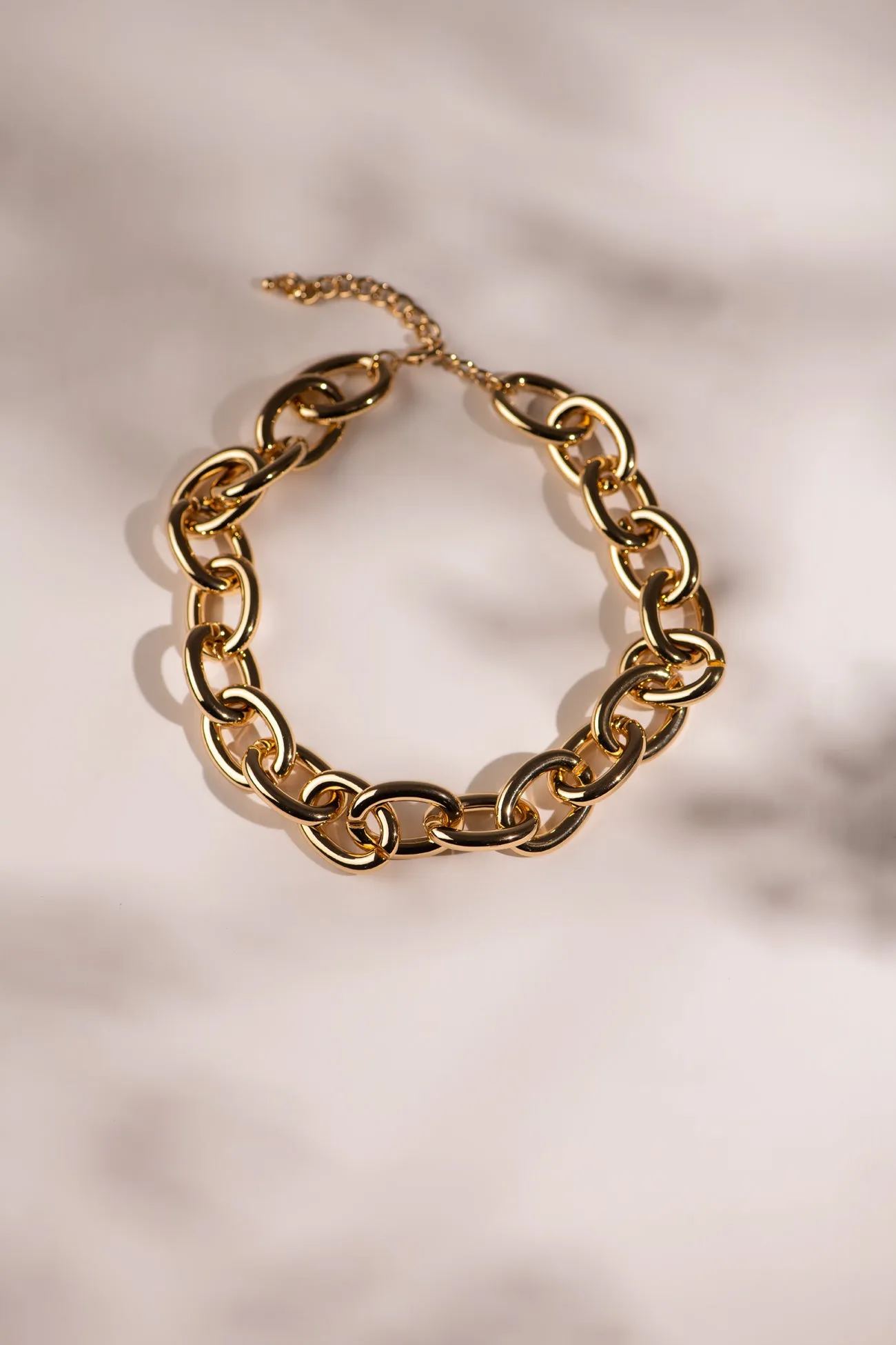 METALLIC BOLD LINKED CHAIN NECKLACE