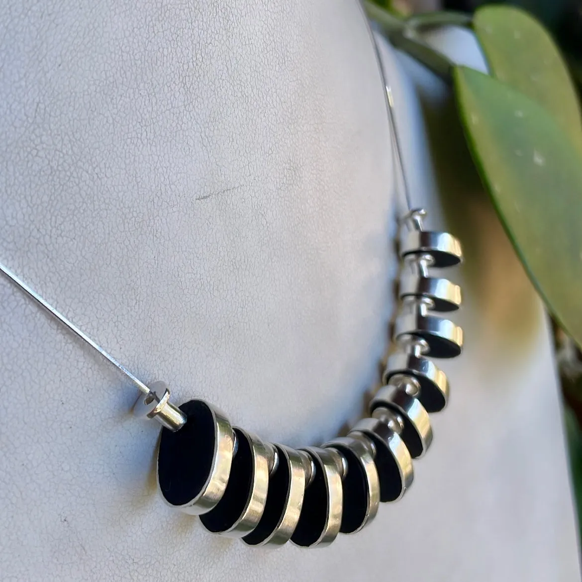 Oval Neo necklace