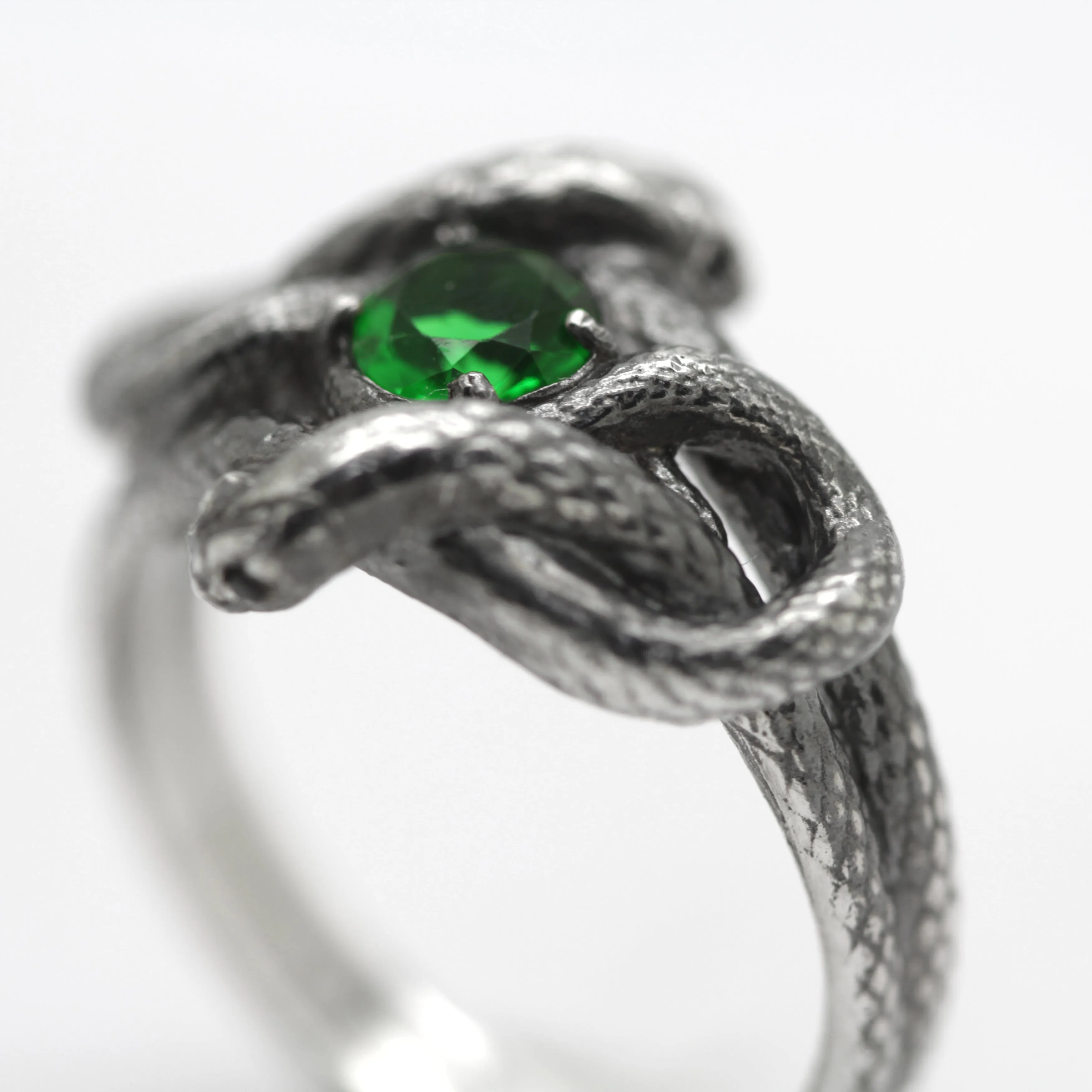 Snakes Knot with Green Gemstone, Women Sterling Silver Ring