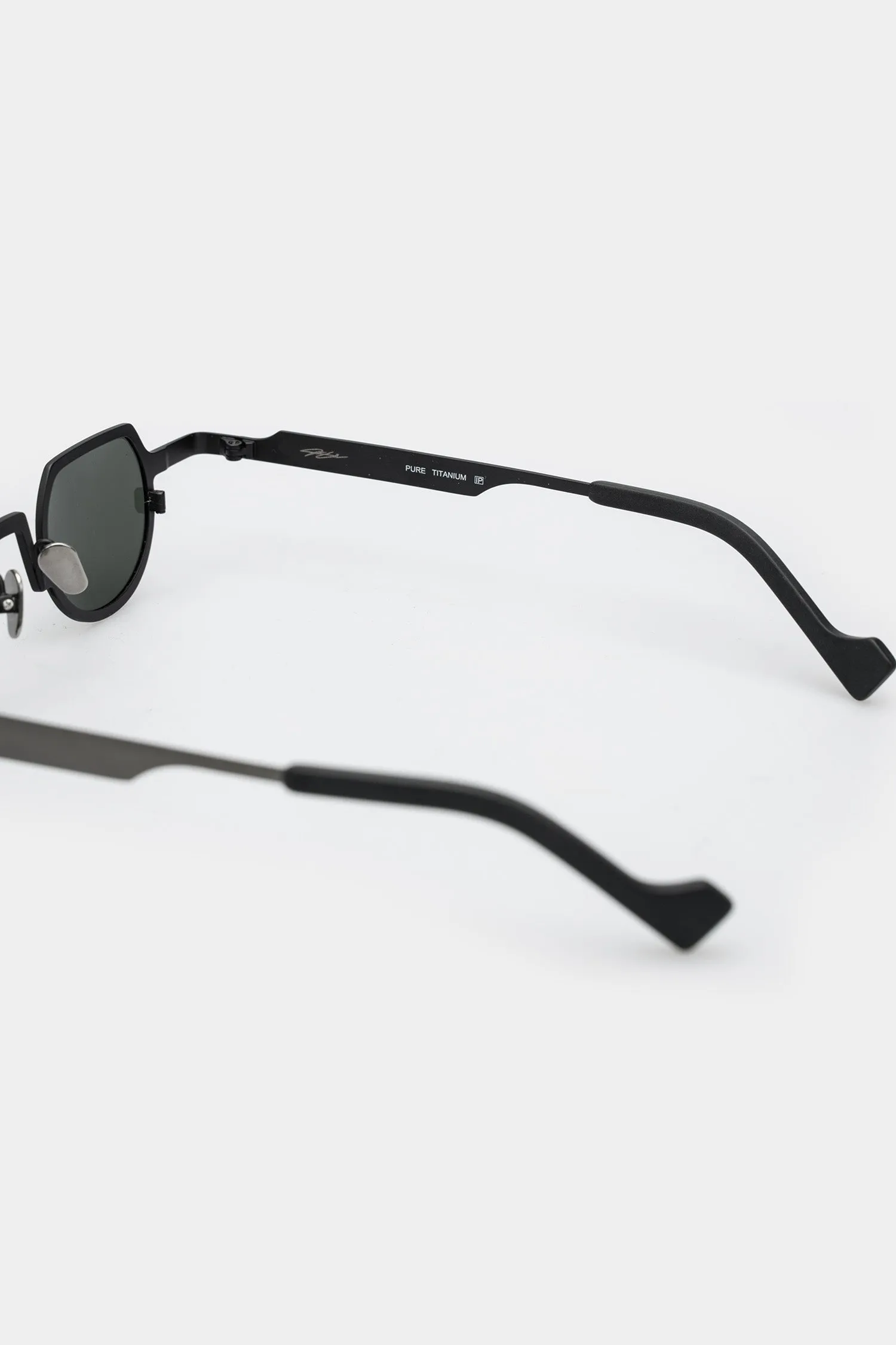 Titanium semi-round sunglasses