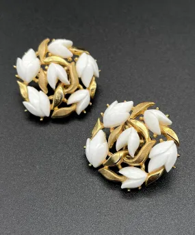 【USA輸入】 ヴィンテージ TRIFARI ホワイト フローラル イヤリング/Vintage TRIFARI White Floral Clip On Earrings